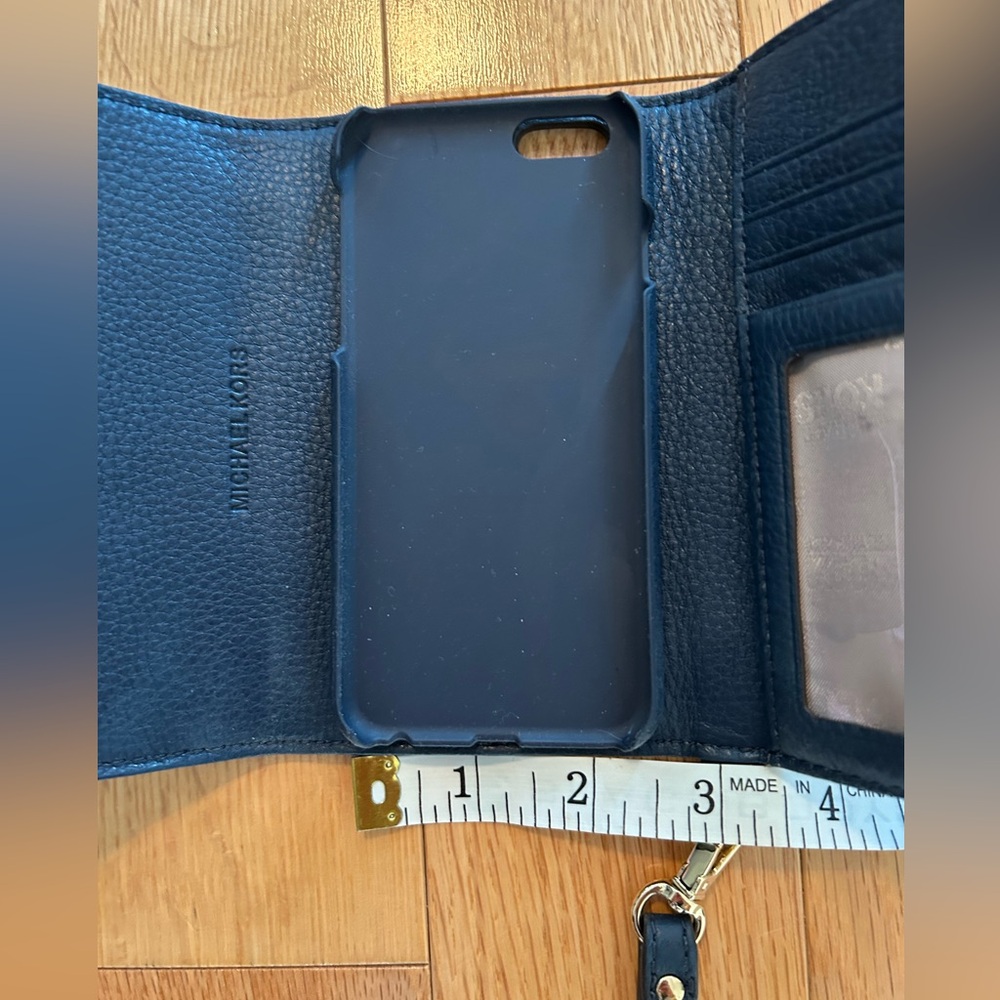 Michael Kors Navy Clutch With Phone Case - NWOT - Picture 9 of 9